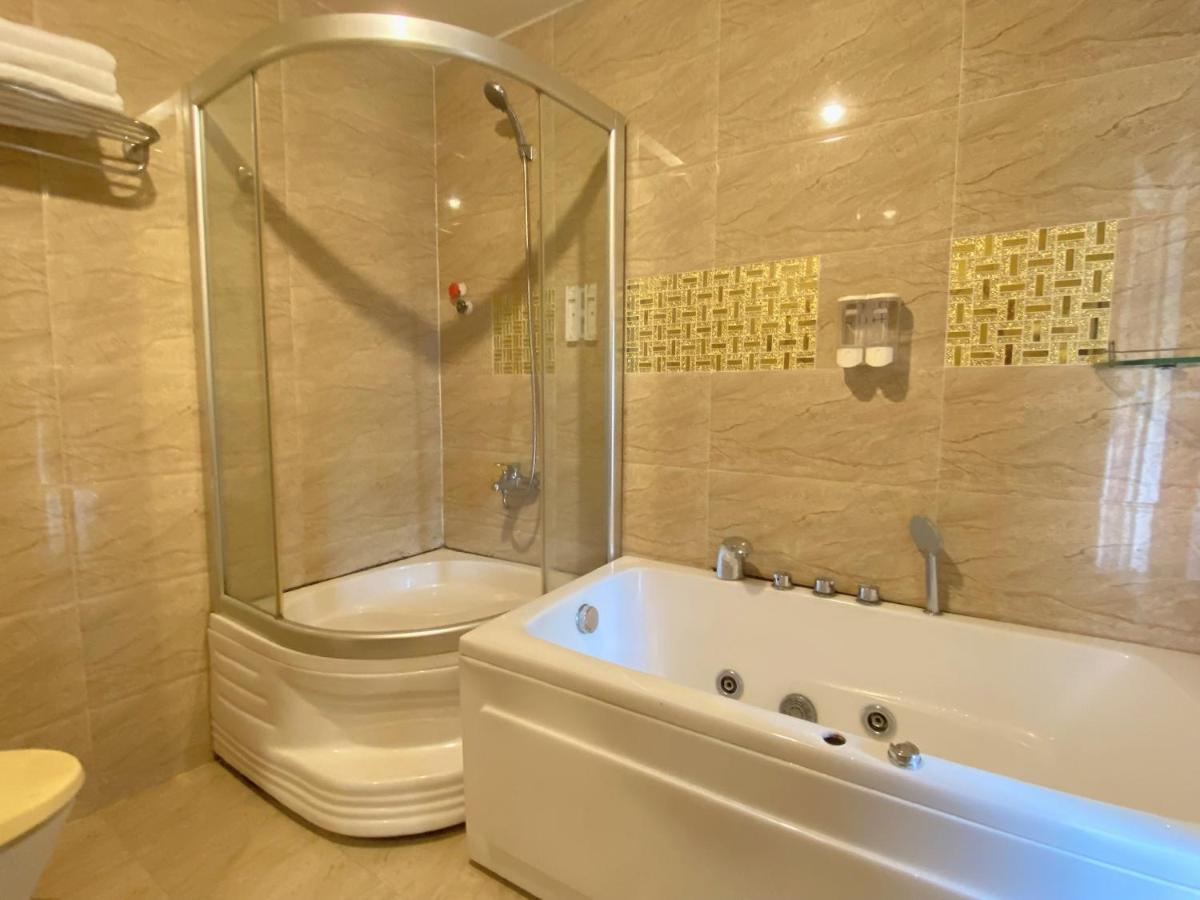 Crowne Bui Vien Hotel TP. Hồ Chí Minh Ngoại thất bức ảnh